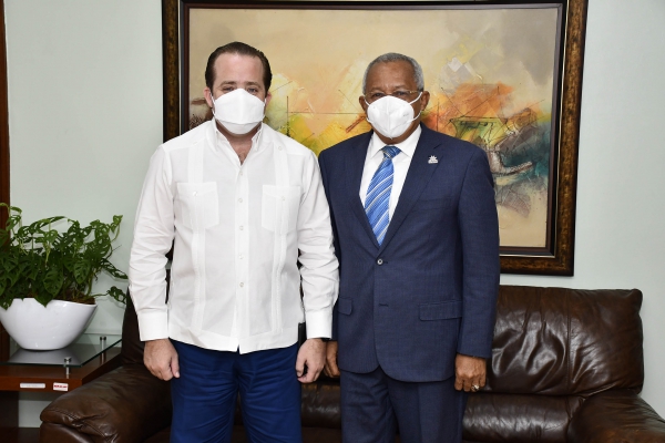 Visita de cortesía del ministro administrativo de la presidencia a ONAPI