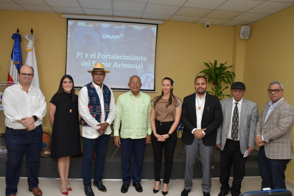 ONAPI celebra el Día del Artesano y presenta una feria artesanal con participantes de todo el país