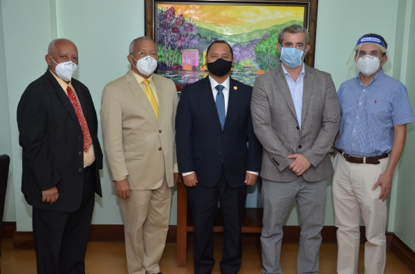 Director de ONAPI recibe visita de cortesía del embajador de Guatemala