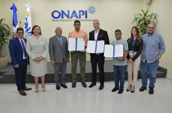 ONAPI entrega cuatro Patentes a innovadores para el desarrollo del país