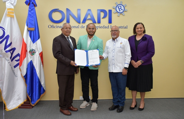 ONAPI entrega Patente de Utilidad al Instituto Politécnico Loyola