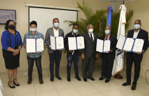 Acto de Entrega de Patentes